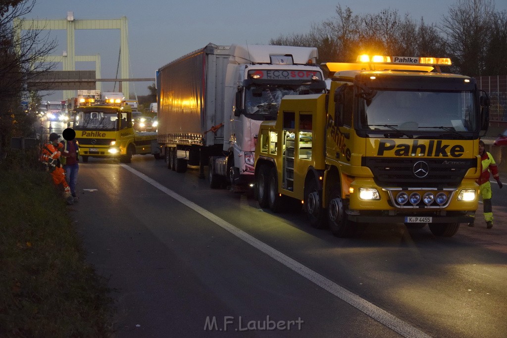 VU LKW A 4 Rich Aachen hinter Rodenkirchener Bruecke P53.JPG - Miklos Laubert